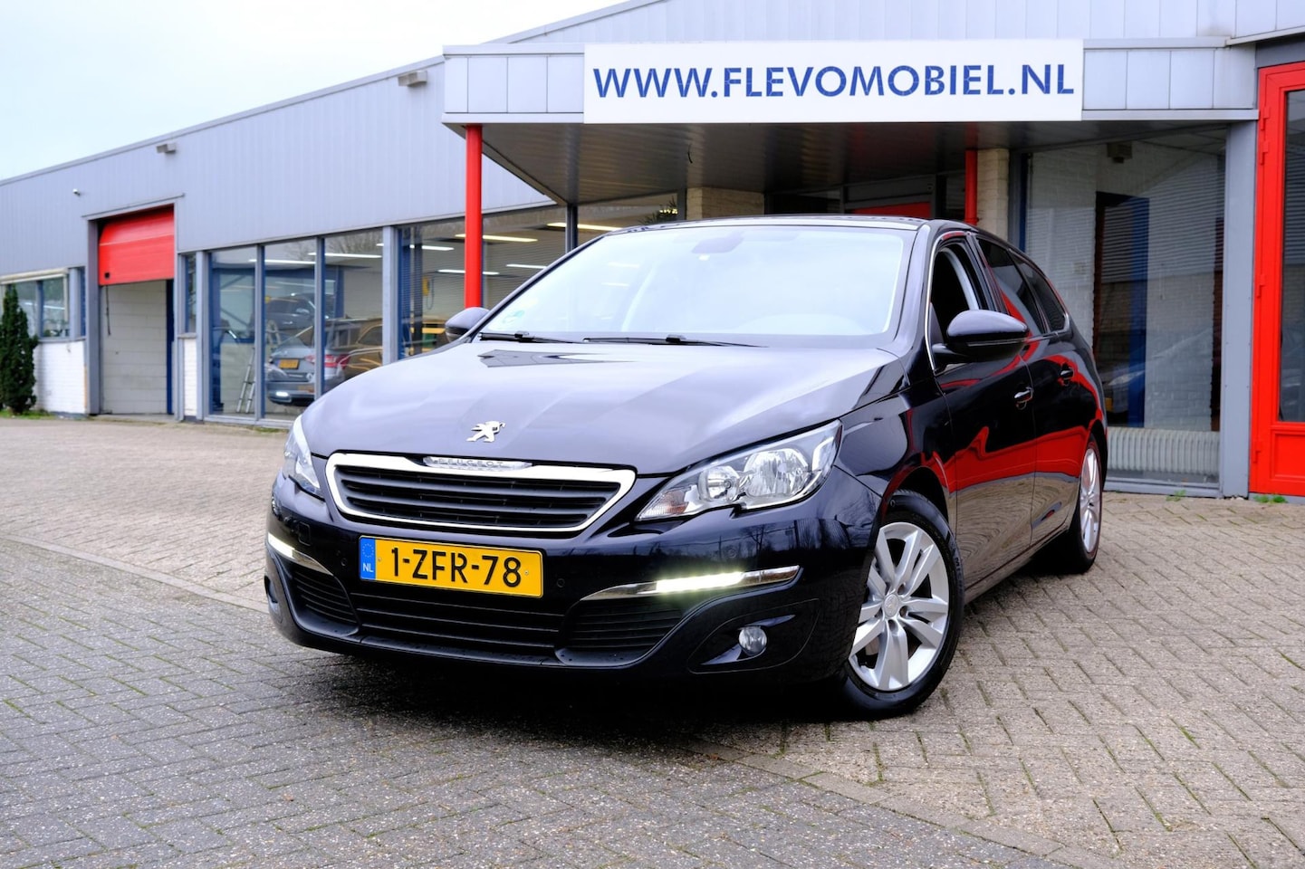 Peugeot 308 SW - 1.6 BlueHDI Limited Pano|Navi|Clima|Cam - AutoWereld.nl