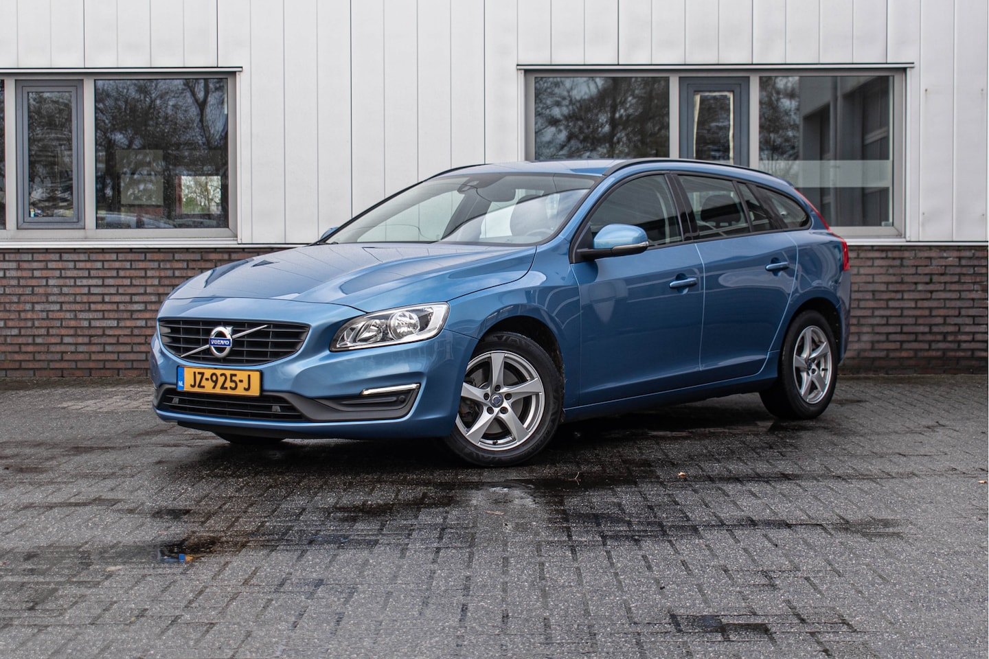 Volvo V60 - 2.0 T3 Summum 2.0 T3 Summum - AutoWereld.nl