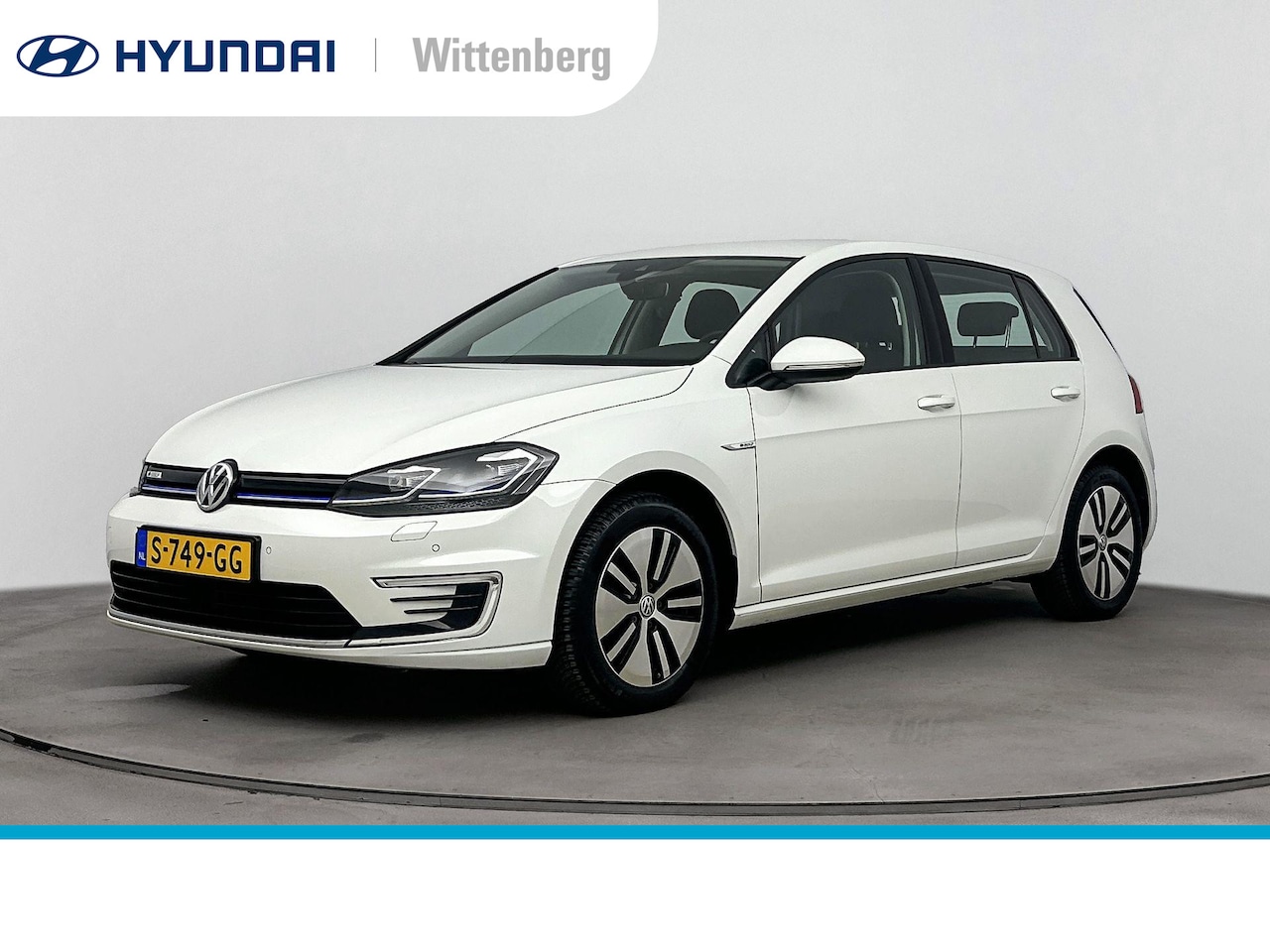 Volkswagen e-Golf - E-DITION | Warmtepomp | All Season banden | Stoelverwarming | Navigatie | Camera | Adaptiv - AutoWereld.nl