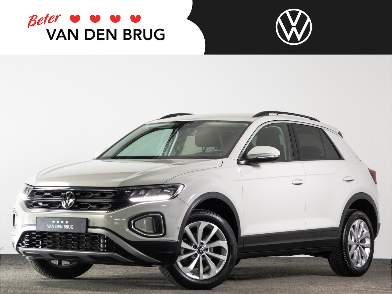 Volkswagen T-Roc - 1.5 TSI 150 PK Life AUTOMAAT | LED | Navigatie | Afn.b. trekhaak | PDC | - AutoWereld.nl