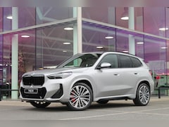 BMW X1 - sDrive18i High Executive M Sport Automaat / Panoramadak / Trekhaak / Sportstoelen /	Adapti