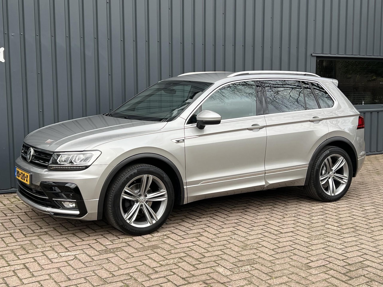 Volkswagen Tiguan - 1.4 TSI R-Line Edition 1E EIGENAAR!/NL AUTO!/NAP!/NAVI!/ - AutoWereld.nl