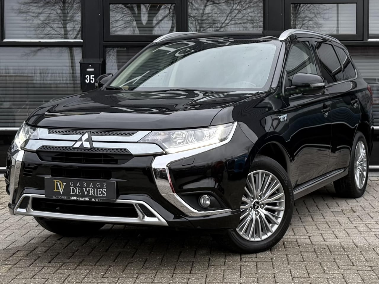 Mitsubishi Outlander - 2.4 PHEV Intense+ 240pk CarPlay Trekhaak Orig NL NAP - AutoWereld.nl