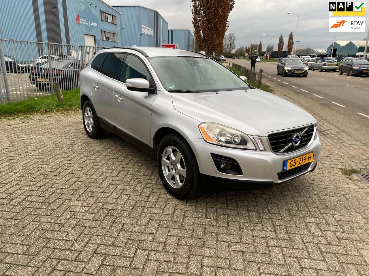 Volvo XC60 - 2.4D Momentum AUTOMAAT !!! - AutoWereld.nl