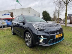 Kia e-Niro - EXECUTIVELINE 64KWH 3FASE/WARMTEPOMP/ACARPLAY/LEER/LED/NAV/FABRIEKSGARANTIE