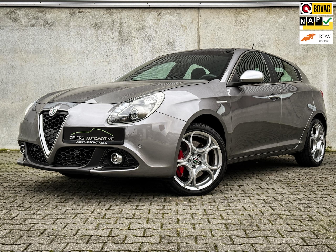 Alfa Romeo Giulietta - 1.4 Turbo | Panorama dak | Navigatie | Clima | Cruise | Metalic | Stoelverw. | Trekhaak af - AutoWereld.nl