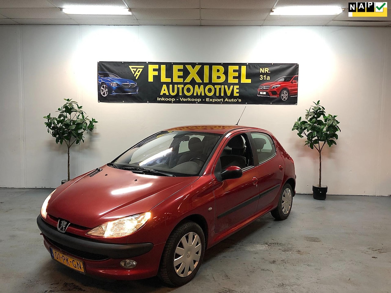 Peugeot 206 - 1.4-16V / Airco / PDC / Lage-KM / Trekhaak / - AutoWereld.nl