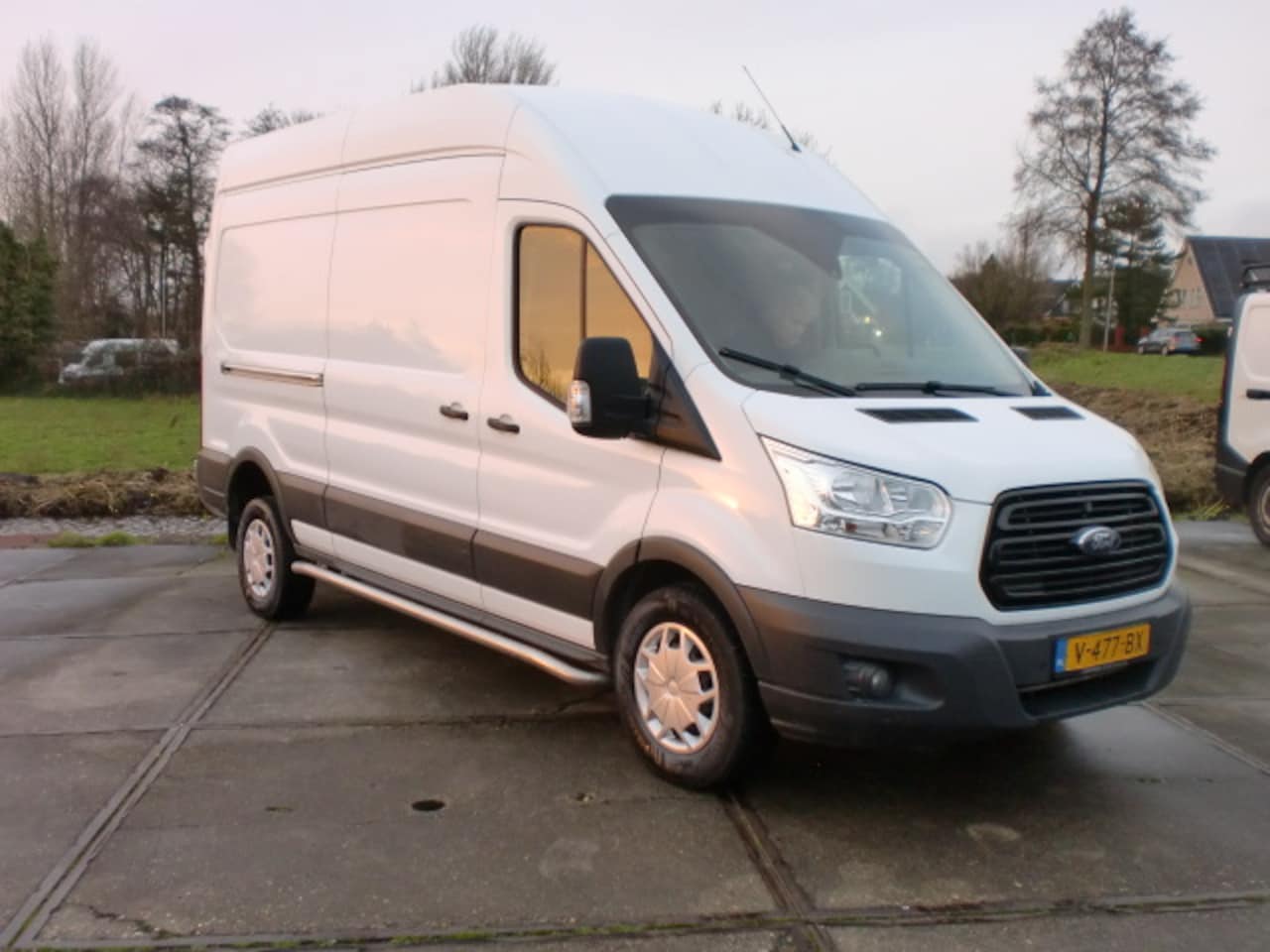 Ford Transit - 2.0 TDCI AIRCO BJ 2016 EURO 6 APK 12-25 3PERS - AutoWereld.nl