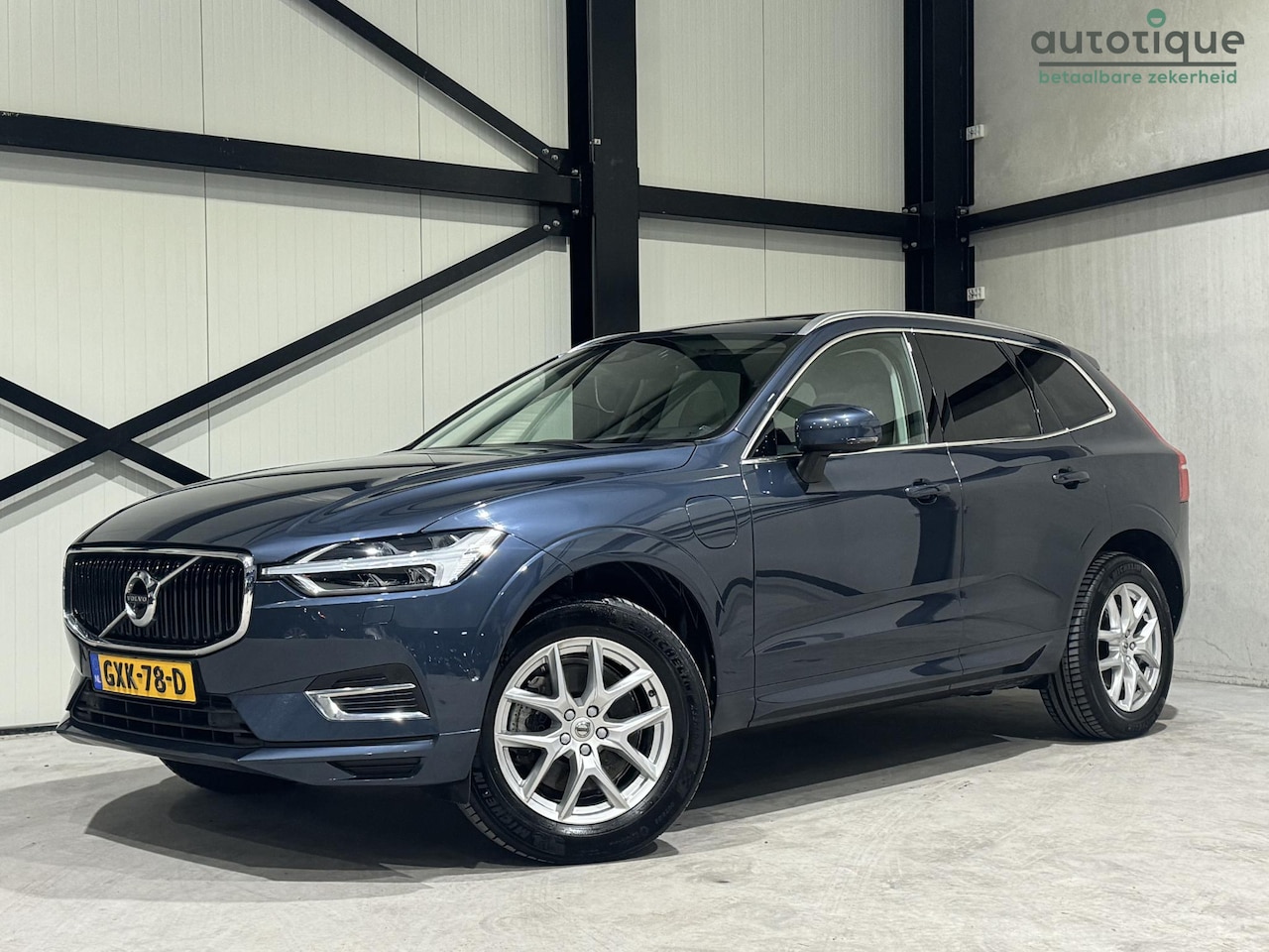 Volvo XC60 - 2.0 T8 Twin Engine AWD Luxury Line Aut. | panorama | leder | pilot-assist | trekhaak | - AutoWereld.nl