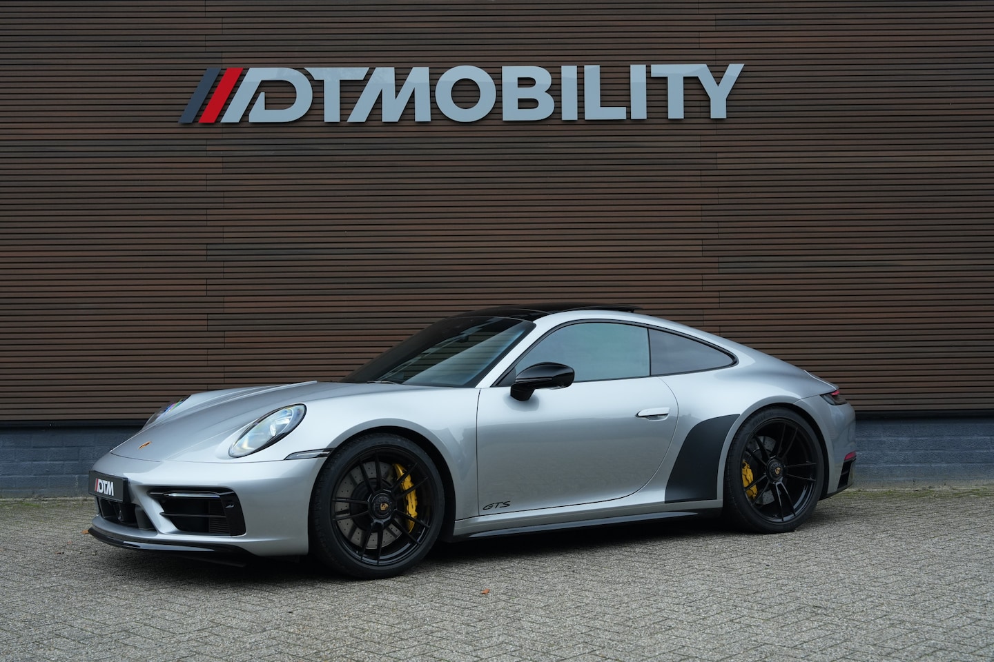 Porsche 911 - Carrera 4 GTS | Sport Chrono | Pano | Alcantara | Lift | - AutoWereld.nl