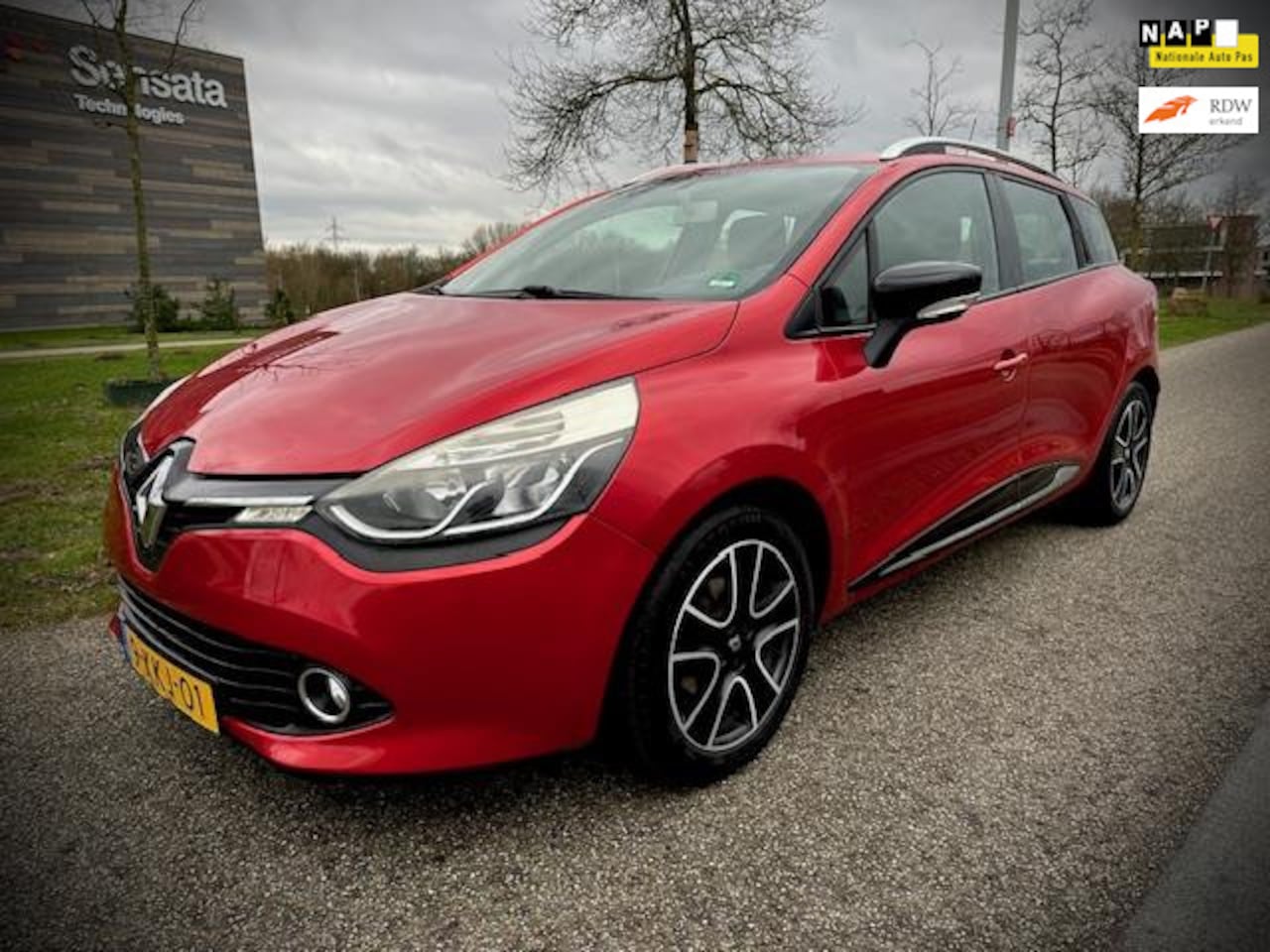 Renault Clio Estate - 0.9 TCe Expression 0.9 TCe Expression, airco, navi, 16", nap - AutoWereld.nl