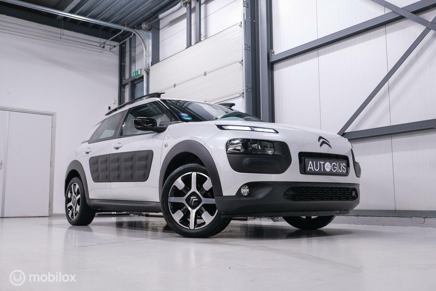 Citroën C4 Cactus - 1.2 PureTech | Trekhaak | Winter + zomerset | NAP | Dealer onderhouden | Parelmoer | - AutoWereld.nl