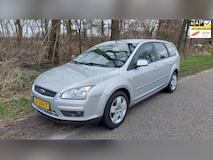 Ford Focus Wagon - 1.6-16V Ambiente