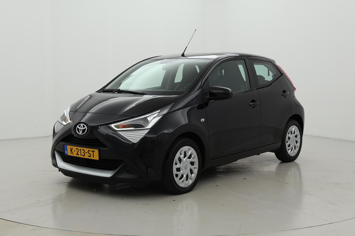 Toyota Aygo - 1.0 VVT-i x-play 1.0 VVT-i x-play - AutoWereld.nl