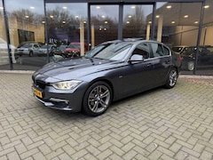 BMW 3-serie - 320i 184pk High Exe, Schuifdak, Xenon, SportLeer, Stoelverw, NaviPro,