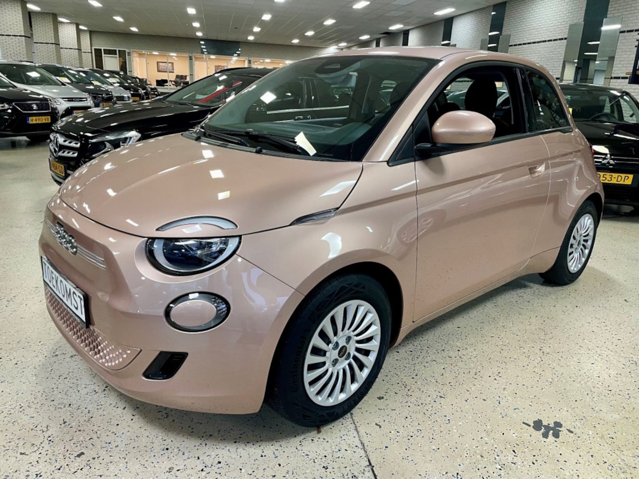 Fiat 500e - Fiat 500e  24kWh 95pk AUTOMAAT / AIRCO /  USB / ELEKTRISCH - AutoWereld.nl