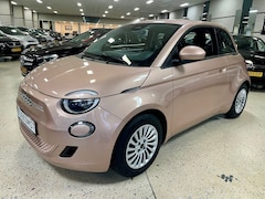 Fiat 500e - 500e 24kWh 95pk AUTOMAAT / AIRCO / USB / ELEKTRISCH