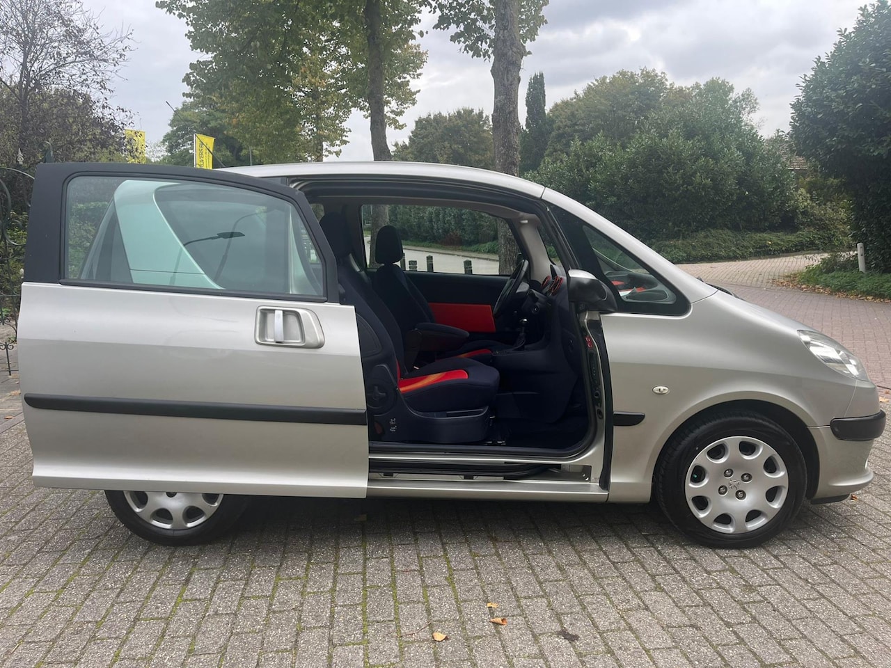 Peugeot 1007 - 1.4 Gentry KM 162300 NAP - AutoWereld.nl