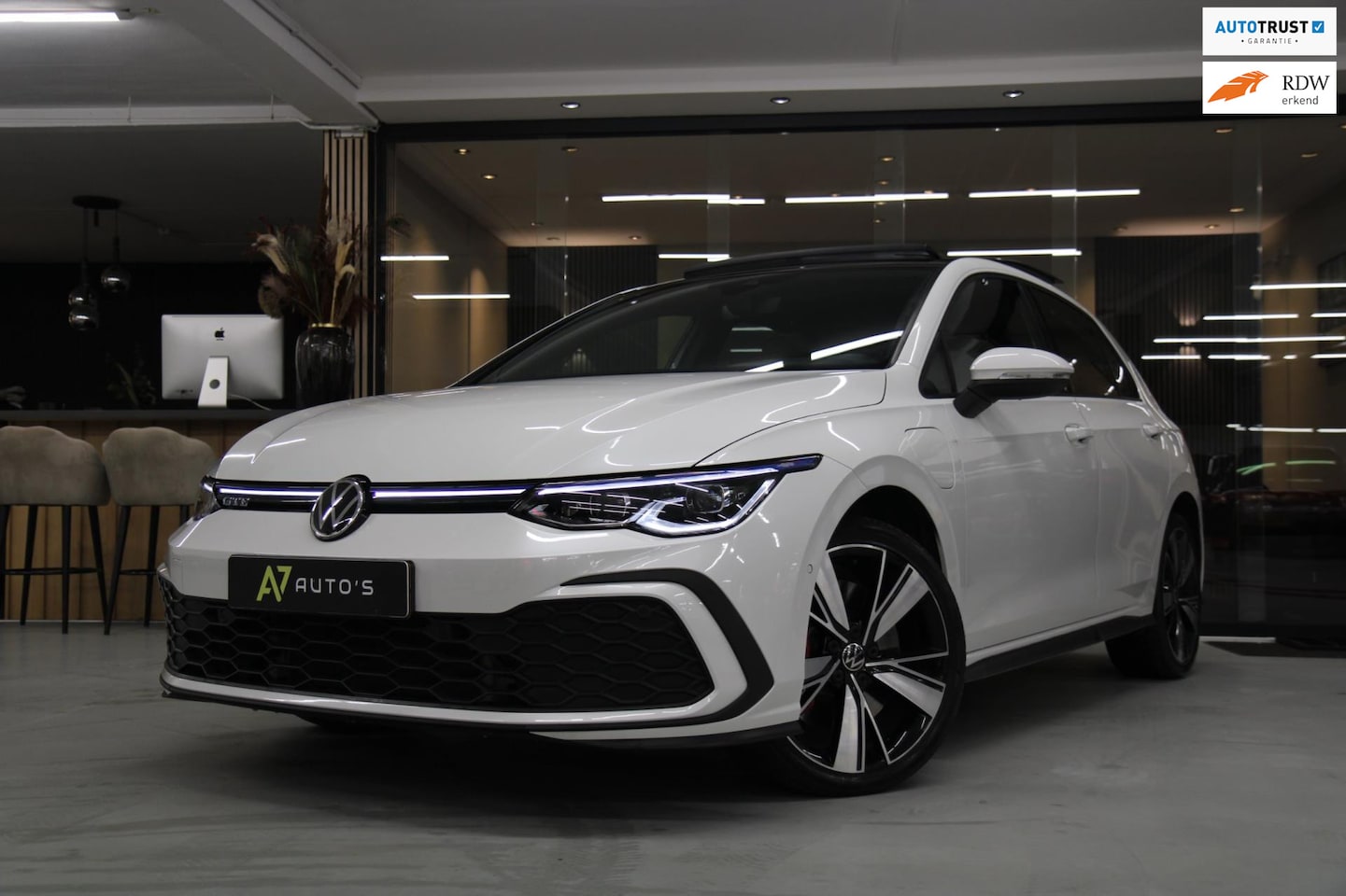 Volkswagen Golf - 1.4 eHybrid GTE / PANO/IQLIGHT/CAM/CARPLAY/VOL - AutoWereld.nl