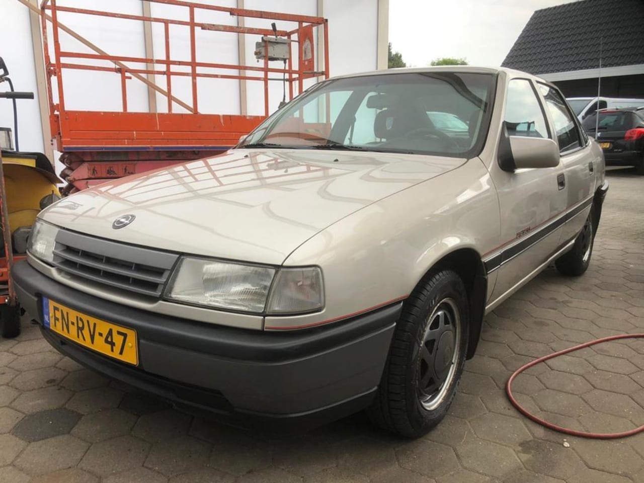 Opel Vectra - 1.8i GL Frisco | Youngtimer | 5deurs | 143.000km | Uniek | 1992 | Zeer nette staat | Inrui - AutoWereld.nl