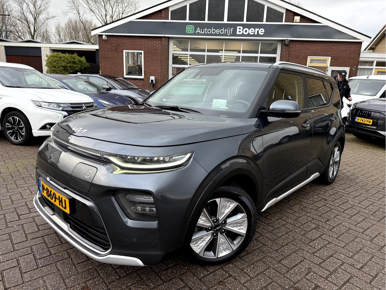 Kia e-Soul - ExecutiveLine 64 kWh € 24850,- Subsidie, Leer, Trekhaak, Harman/Kardon - AutoWereld.nl