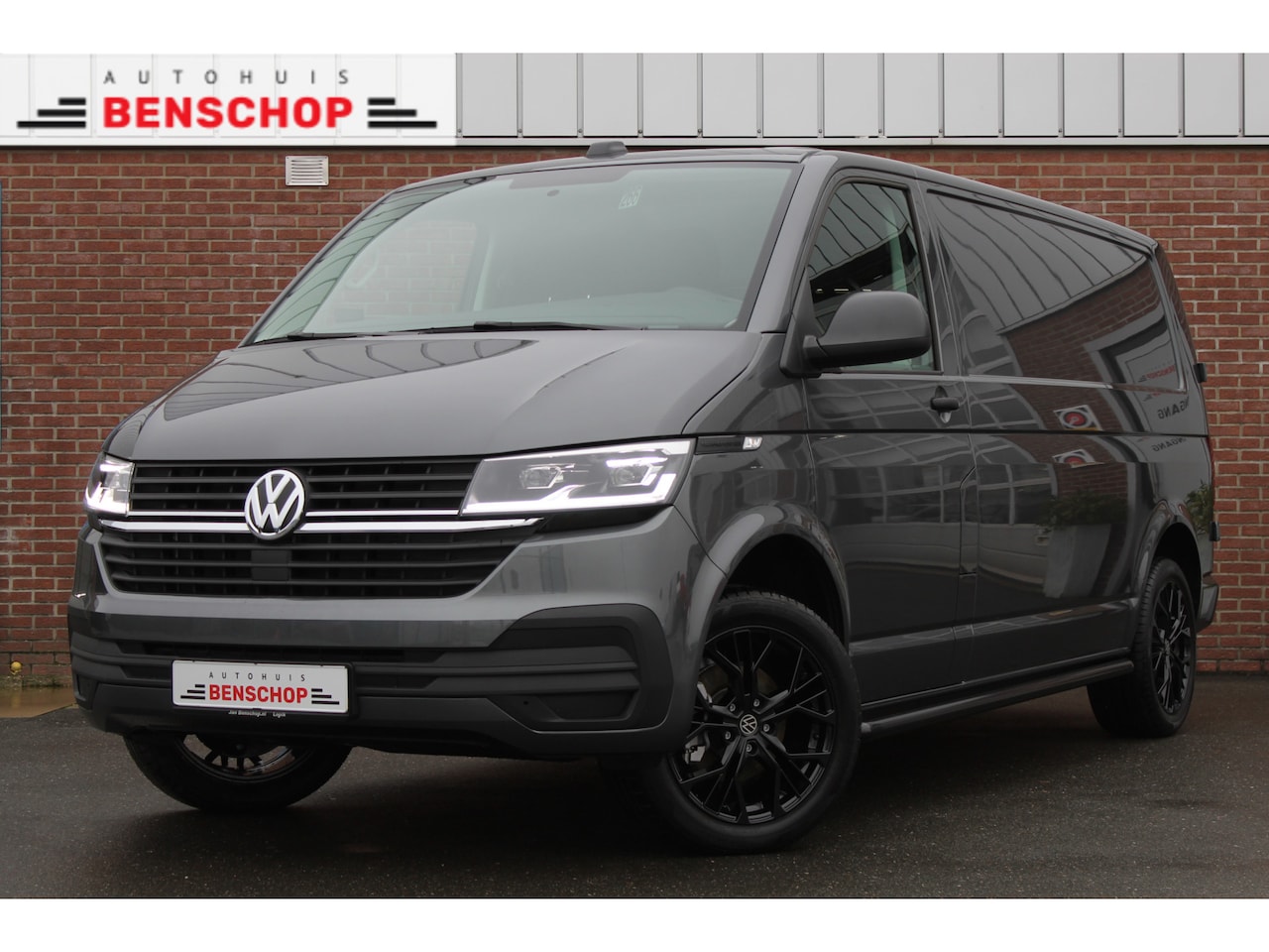 Volkswagen Transporter - T6.1 2.0 TDI 150PK DSG L2 |ACHTERUITRIJCAMERA|LED|17-INCH|SIDEBARS|APP.CONNECT| - AutoWereld.nl