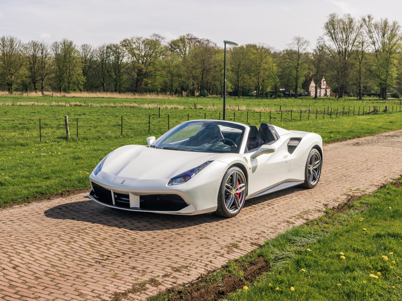 Ferrari 488 - 3.9 Spider HELE 3.9 Spider HELE, Carbon, Side Display, Luggage Set, JBL - AutoWereld.nl