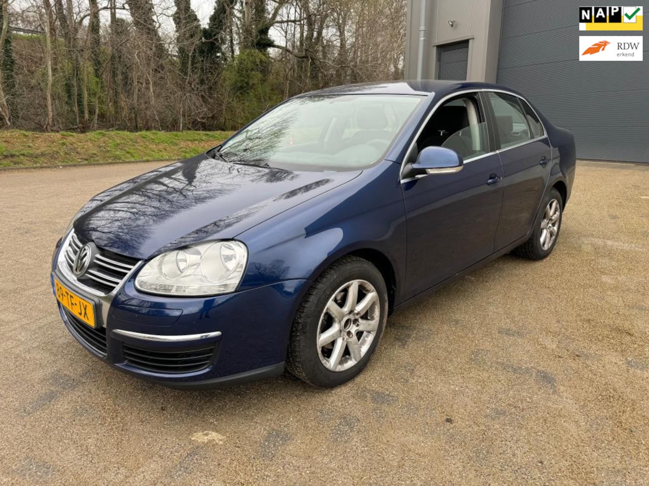 Volkswagen Jetta - 1.6 FSI Comfortline 1.6 FSI Comfortline - AutoWereld.nl