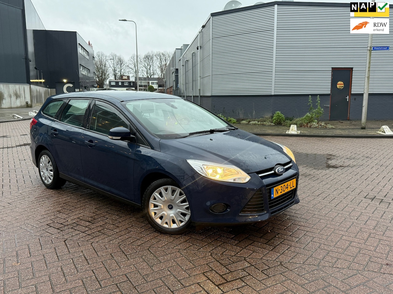 Ford Focus Wagon - 1.0 EcoBoost Lease Titanium Stoelverwarming NEW APK - AutoWereld.nl