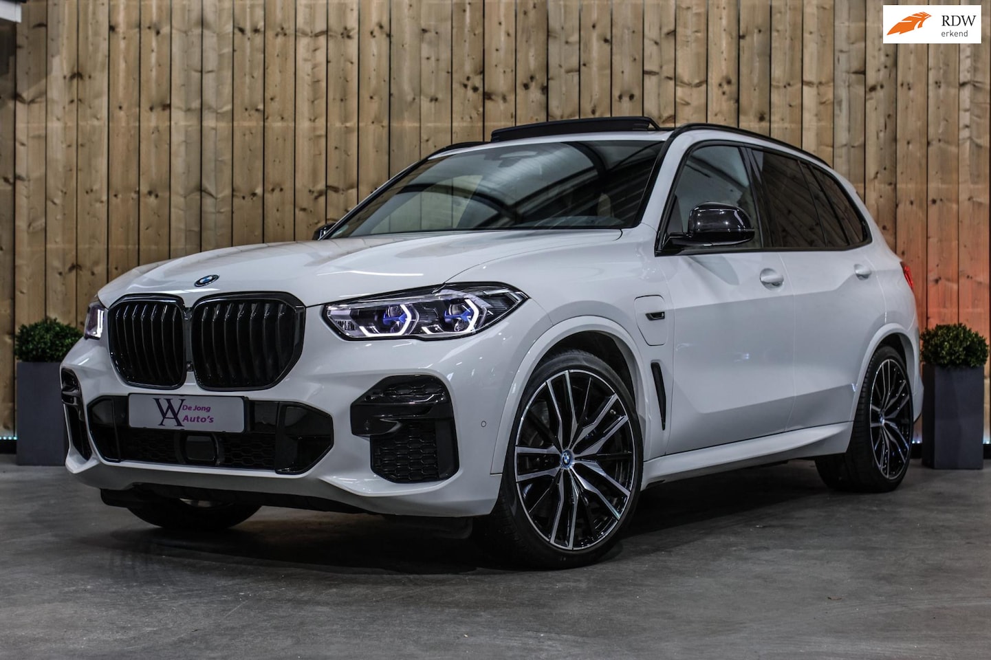 BMW X5 - XDrive45e M-Sport *Skylounge*B&W*M-Stoelen*Laser Led*360 Camera* - AutoWereld.nl