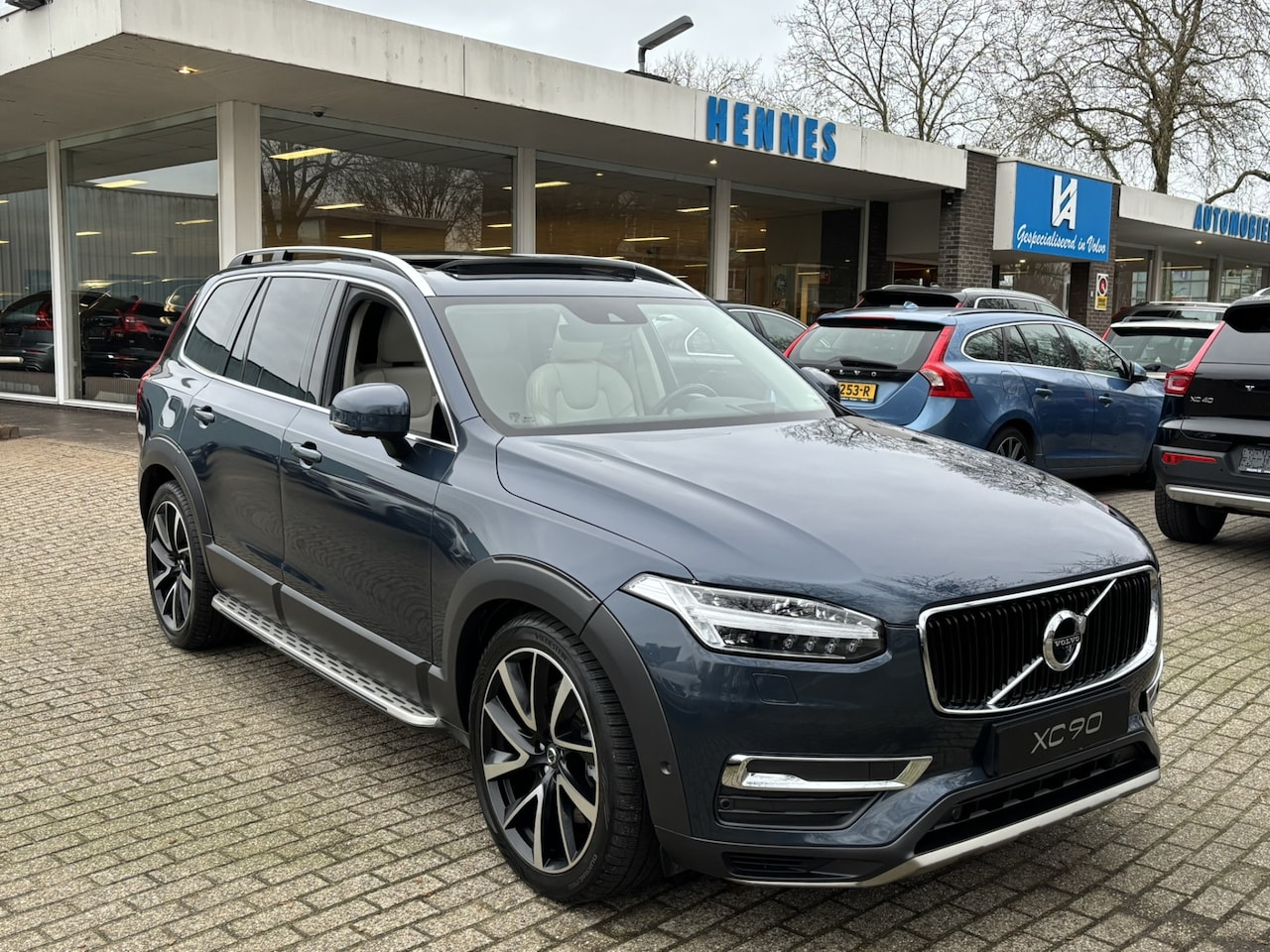 Volvo XC90 - T8 AWD B&W Head-Up Luchtverig URBAN 360 camera DAB - AutoWereld.nl