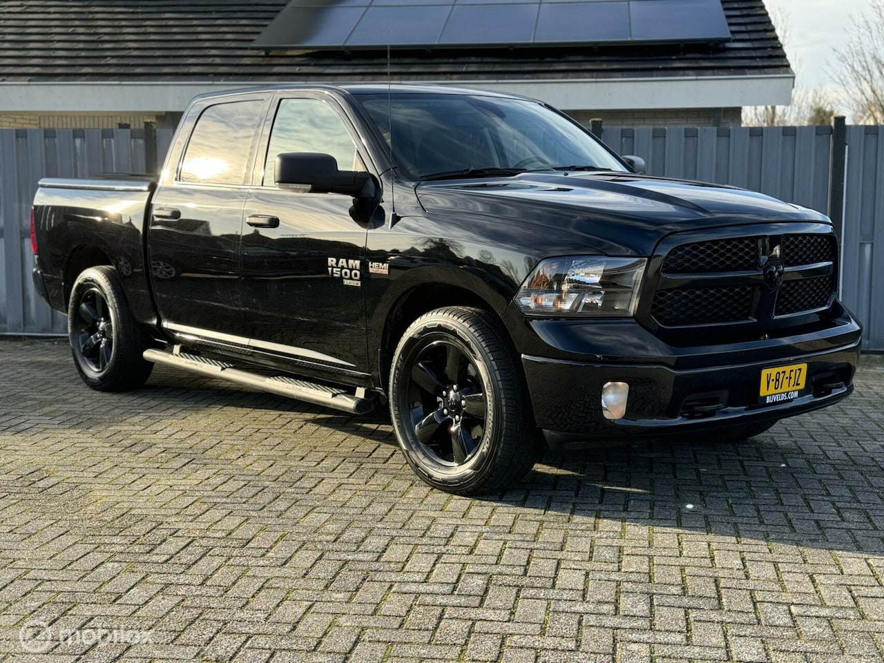 Dodge Ram 1500 - 4X4 5.7 V8 4x4 Crew Cab 5'7 classic - AutoWereld.nl