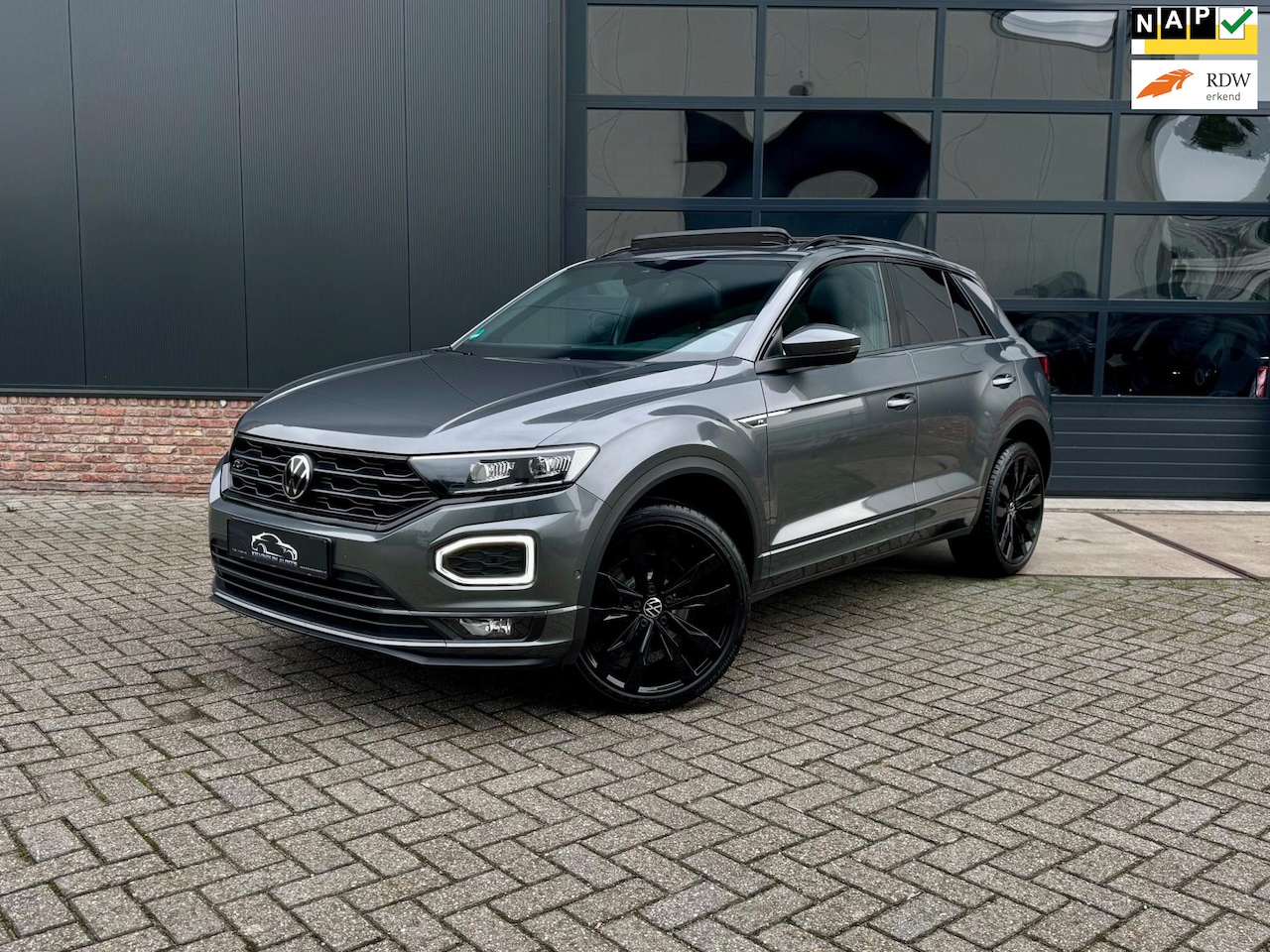 Volkswagen T-Roc - 1.5 TSI Highline R-Line Blackstyle/Pano//Led/Virt/Garantie - AutoWereld.nl