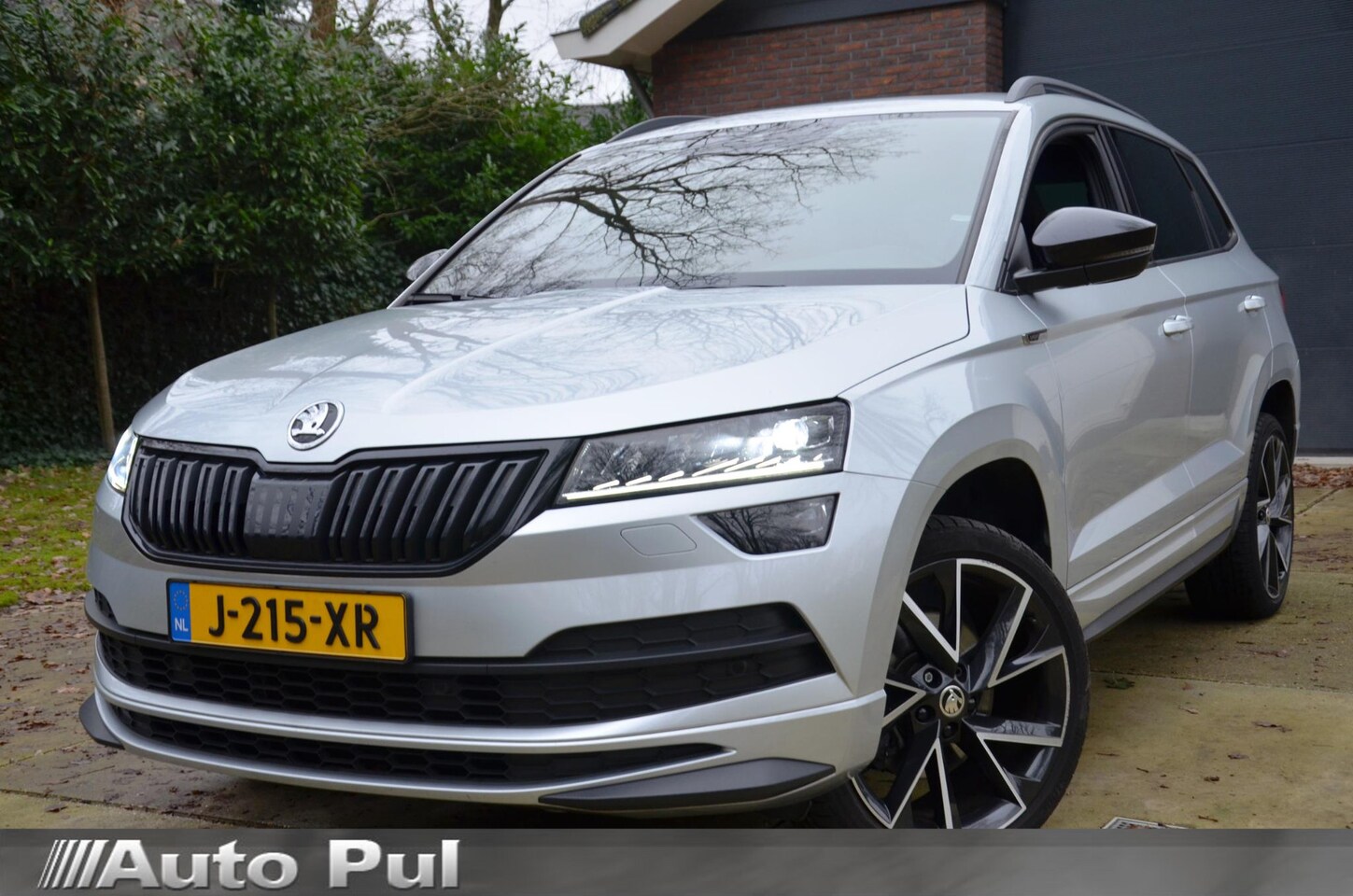 Skoda Karoq - 1.5 TSI ACT Sportline Business Automaat/Led/Pdc/Ecc/Panoramadak/Virtual Cockpit/Achteruitr - AutoWereld.nl