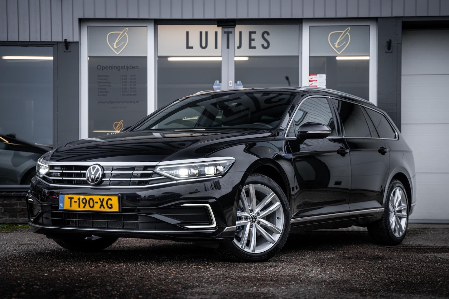 Volkswagen Passat Variant - 1.4 TSI PHEV GTE I Pano-dak I Leder I Trekhaak I iQ light I Massagestoelen I Carplay I Fac - AutoWereld.nl