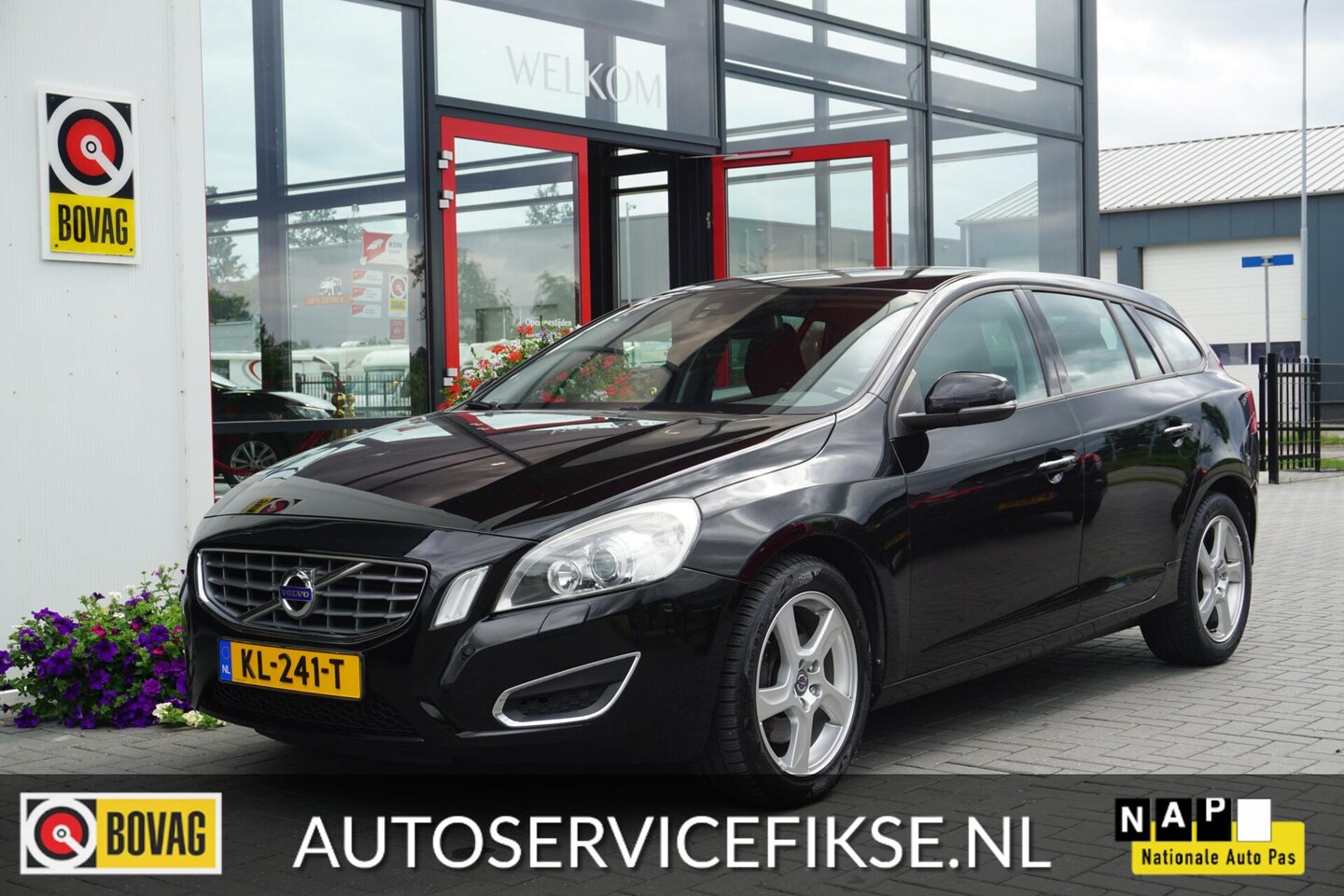 Volvo V60 - 2.0T AUTOMAAT MOMENTUM STOELVERWARMING TREKHAAK - AutoWereld.nl