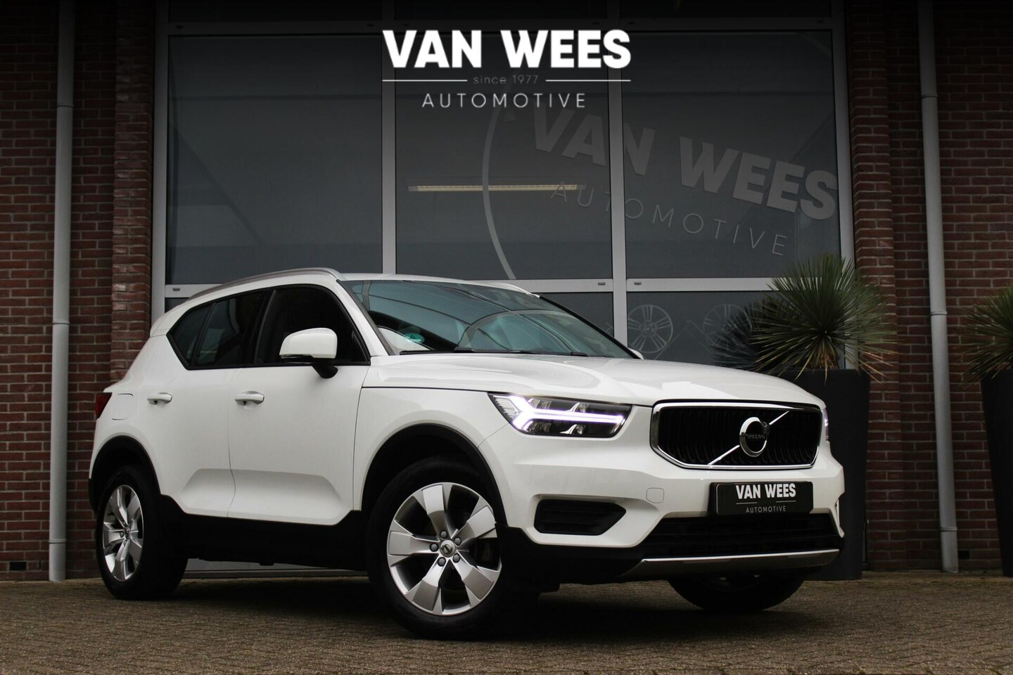 Volvo XC40 - 1.5 T3 Momentum Pro | 1e eigenaar | NL auto | Inc btw | LED | Navi | 18 inch | Trekhaak | - AutoWereld.nl