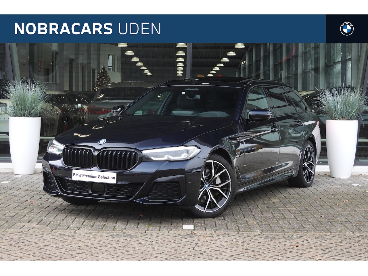 BMW 5-serie Touring - 530e High Executive M Sport Automaat / Panoramadak / Trekhaak / Stoelverwarming / Parking - AutoWereld.nl