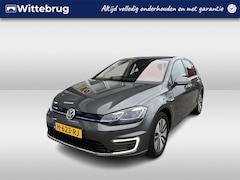 Volkswagen e-Golf - E-DITION / WARMTEPOMP/ PARK. SENSOREN/ LED/ APP CONNECT/ ADAPT. CRUISE/ NAVI/ CLIMA/ 16" L