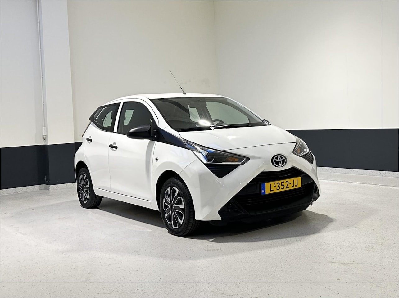 Toyota Aygo - 1.0 VVT-i x-fun | NL | 5-DRS | Airco |1 Eig | Elektrisch pakket - AutoWereld.nl