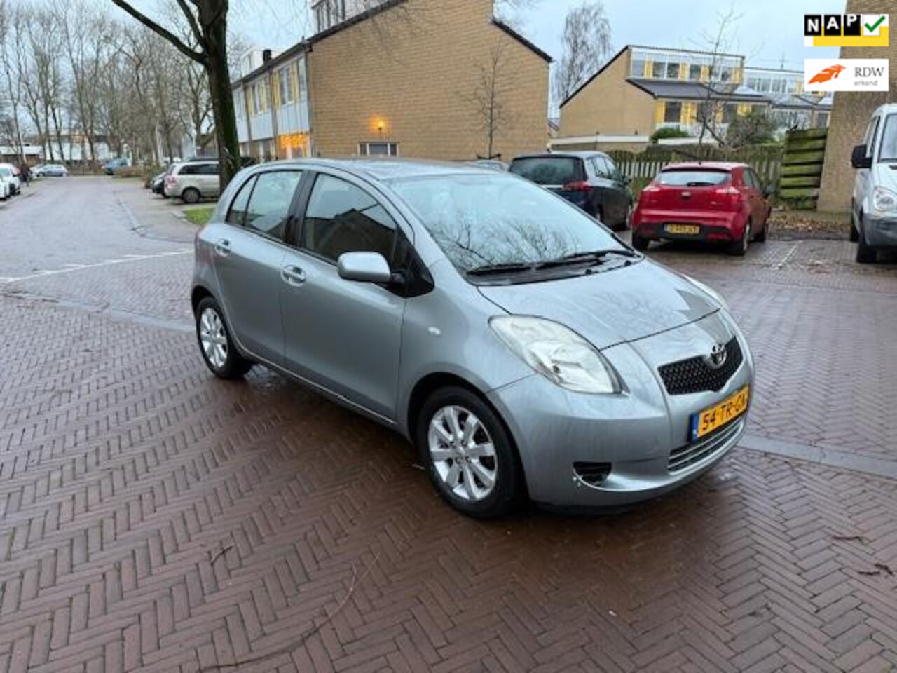 Toyota Yaris - AUTOMAAT / Navigatie / Dealer onderhouden / Leuke auto - AutoWereld.nl