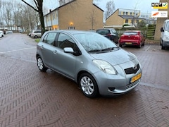 Toyota Yaris - AUTOMAAT / Navigatie / Dealer onderhouden / Leuke auto