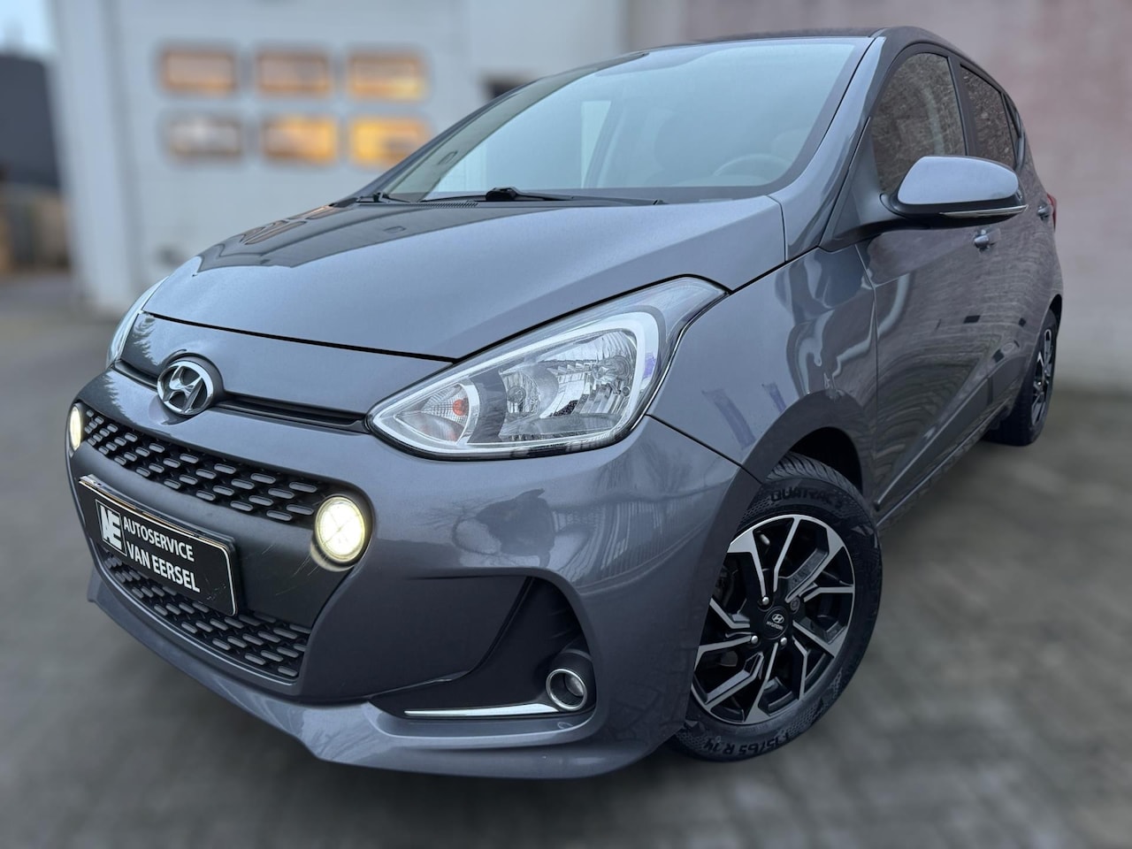 Hyundai i10 - 1.0i Premium GROOT SCHERM / PARKEERSENSOREN / LMV / STOELVERW. / STUURVERW. / 4-SEIZOENENB - AutoWereld.nl