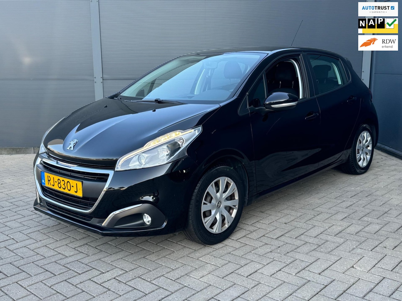 Peugeot 208 - 1.2 PureTech Blue Lion / Navi / Nap / Led / Pdc - AutoWereld.nl