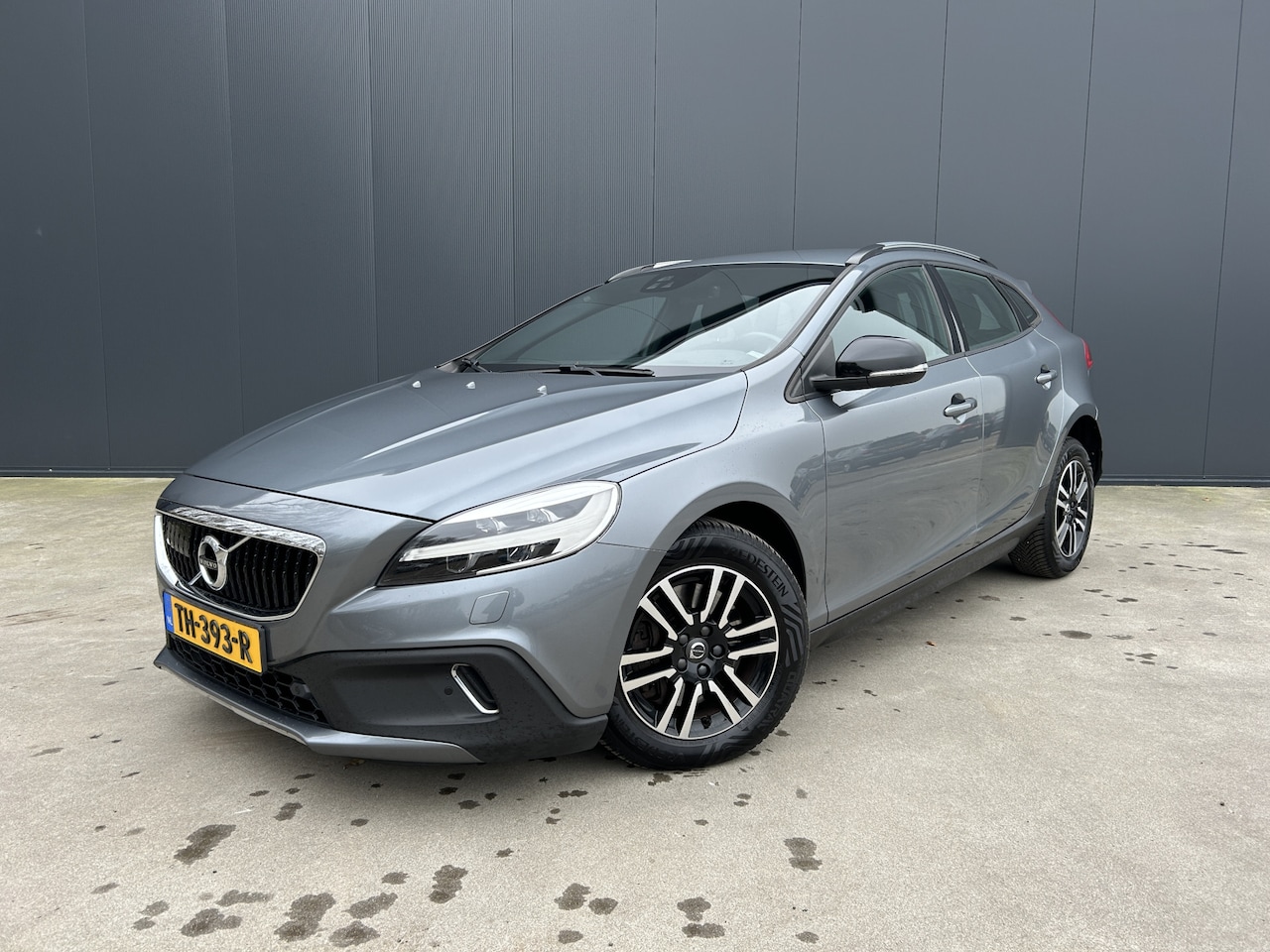 Volvo V40 Cross Country - 2.0 D3 AUTOMAAT Summum CAMERA HALF LEER FULL LED NAVI CRUISE ECC - AutoWereld.nl