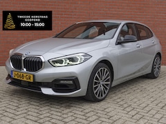 BMW 1-serie - 118i High Executive DEMO Navigatie Carplay Camera Parkeersensoren Adaptive Cruise Control