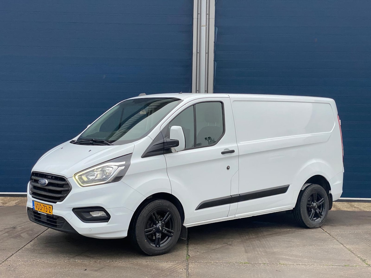 Ford Transit Custom - 280 2.0 TDCI L1H1 Trend AIRCO / CRUISE CONTROLE / EURO 6 / NAVI / TREKHAAK - AutoWereld.nl