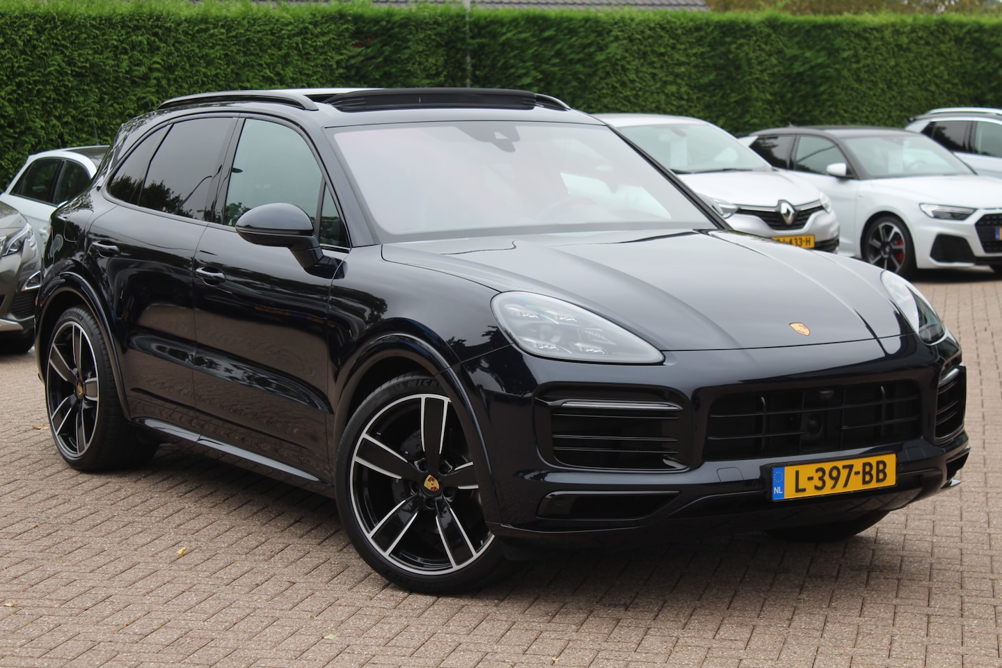 Porsche Cayenne - 3.0 E-Hybrid / Trekhaak / Panoramadak / 360Camera / Head-up / Keyless / 22'' / Luchtvering - AutoWereld.nl