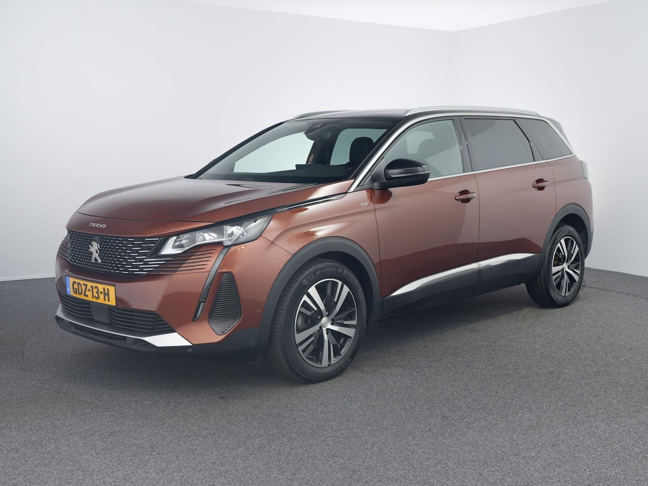 Peugeot 5008 - 1.6 PureTech GT | 180pk automaat | Leder | Navi | Adaptieve cruise | Elek. stoelen | Elek. - AutoWereld.nl