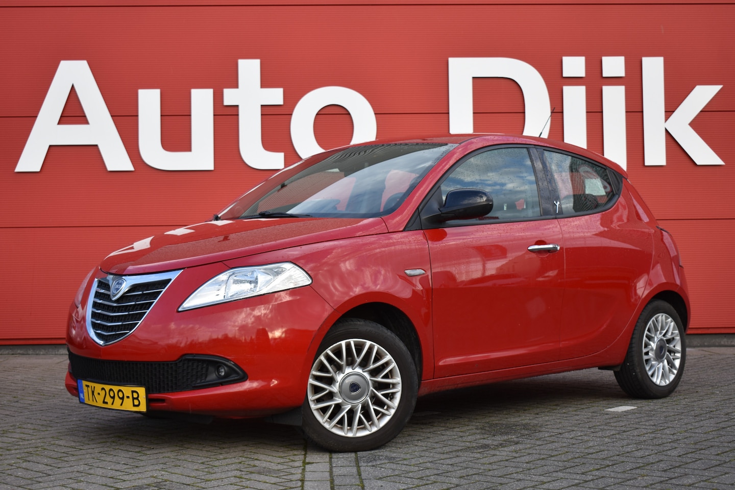 Lancia Y(psilon) - Ypsilon 0.9 TwinAir Silver Automaat | Navi |  Airco | Bluetooth | PDC | LMV - AutoWereld.nl